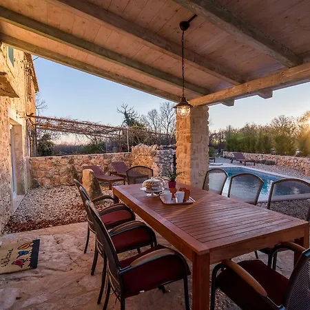 Vila Villa Garica *